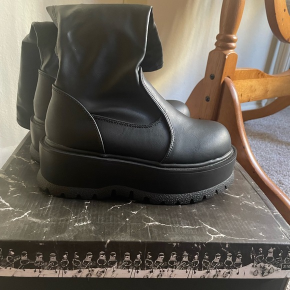 Black Platform Knee-High Boots - Picture 2 of 3